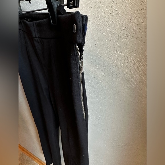 Babaton High-Rise Cigarette Pant w/Split Front Hem. Size 6. Color Black. - Picture 7 of 10